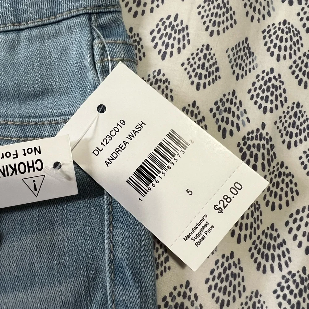 Dear Juniper Girl’s Stretch denim short. NWT